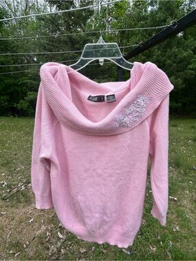 VTG Gitano Cozy Pink Cowl Neck Sweater with Floral Embroidery